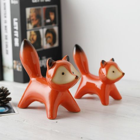 Ceramic Characters, Small Ceramic Animals, Fox Pottery Painting, Fox Pottery, Ceramic Fox, Fox Ceramic, Fox Ceramics Pottery, Fox Clay Sculpture, Ceramic Fox Figurine