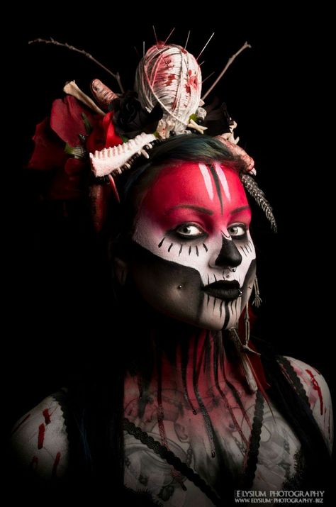 Voodoo Queen makeup & headdress by Joanna Strange Voodoo Queen Makeup, Voodoo Makeup, Voodoo Halloween, Voodoo Queen, Queen Makeup, Face Painting Halloween, Creative Makeup, Face Art, Body Painting