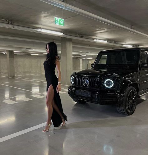 G Wagon Photoshoot, G Wagon Girl, Wagon Photoshoot, Black Aesthetic Dress, Boy Style Aesthetic, Cute Modeling Poses, Mercedes Girl, Boy Dark, Luxury Lifestyle Aesthetic