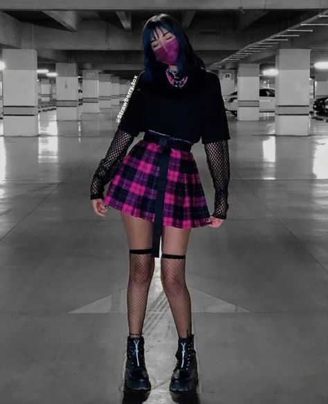 Dubstep Aesthetic, Pink Plaid Skirt Outfit, Pink Skirt Outfits, Pink Plaid Skirt, Pop Punk Fashion, Plaid Skirt Outfit, Sock Outfits, Aesthetic Outfit, Dubstep