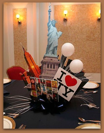 Statue of Liberty New York Theme Party, Broadway Party, Homecoming Decorations, New York Party, 8th Grade Dance, New York Theme, Bat Mitzvah Themes, Art Fundraiser, Spiderman Theme