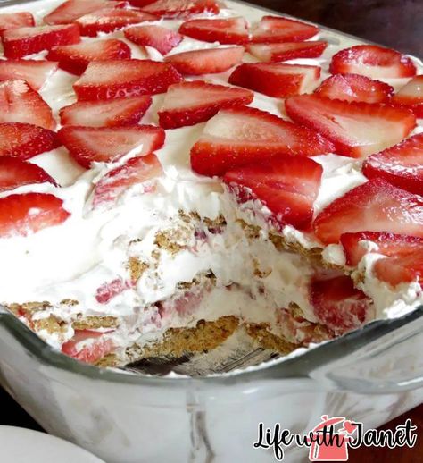 Strawberry Cream Cheese Icebox Cake Recipe Strawberry Cool Whip Cake, Dessert Recipes Using Heavy Cream, No Bake Strawberry Desserts, Strawberry Cream Cheese Icebox Cake, Cream Cheese Icebox Cake, Pudding Dip, Lady Fingers Dessert, Fantastic Dessert, Cream Cheese Cake Recipes