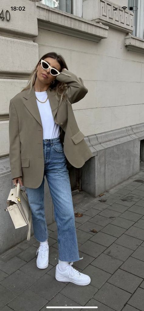 April Fashion Outfits, Outfit Ideas For New York In April, October Style Outfits, Florence Spring Outfits, New York Looks Spring, April Outfit Ideas Spring, April In New York Outfits, October New York Outfit, April Outfits 2024