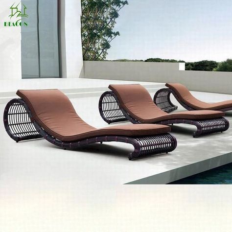 Pool Chaise Lounge, Sun Bed, Pool Chaise, Swimming Pool Decks, Pool Lounge Chairs, Outside Furniture, Miami Houses, Chaise Lounger, Luxury Pools