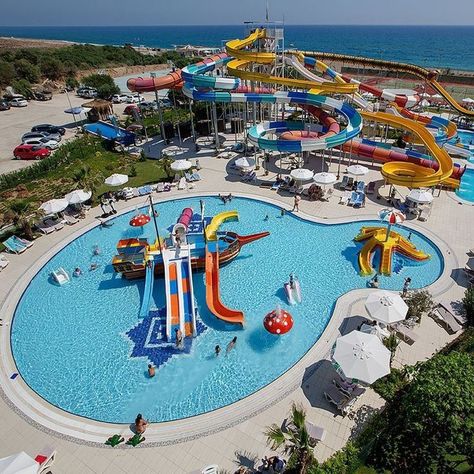 Water Park Ideas, Fun Water Parks, Water Park Rides, Country Garden Design, Best Amusement Parks, Swimming World, Pool Party Kids, Photo Wall Gallery, Beautiful Outdoor Spaces