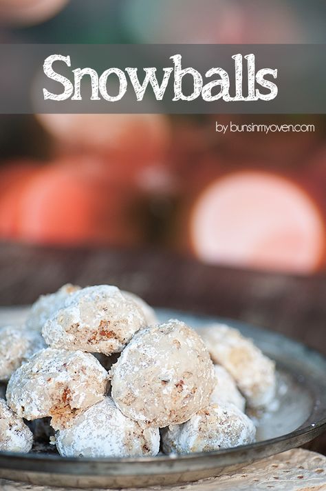 Snowball Cookies Classic Snowball Cookies, Swedish Cookies, Traditional Christmas Cookies, Snowball Cookie Recipe, Snowball Cookies, Christmas Cookie Exchange, Scandinavian Food, Swedish Christmas, Swedish Recipes