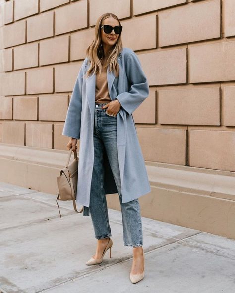 Wool Coat Outfit, Light Blue Coat, Business Casual Jeans, Business Casual Dress Code, Fashion Jackson, Transition Outfits, Blue Coat, Nude Pumps, Blue Coats