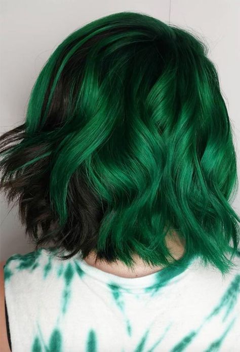 Hair Dye Colors Short Hair, Unusual Hair Color Ideas, Hair Dye Ideas For Short Hair, Hair Color Ideas Colorful, Deep Green Hair, Green Hair Makeup, Green Hair Short, Green Short Hair, Green Hair Color Ideas