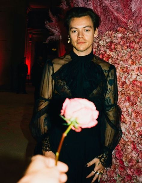 Harry Styles Met Gala, Harry Styles, The Story, On Twitter, Twitter, Flowers, Wall, Pink