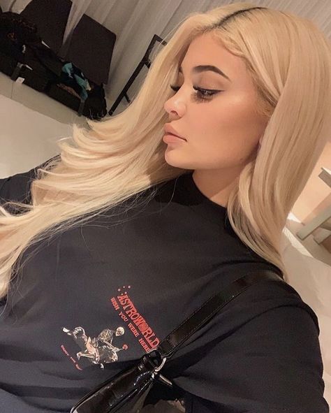 king kylie | kylie jenner | karjenn | kardashian | kylie kardashian | stormi | kylie blond hair | blond king kylie era King Kylie, Kylie Jenner, Blonde Hair, A Woman, Blonde, Hair, Black