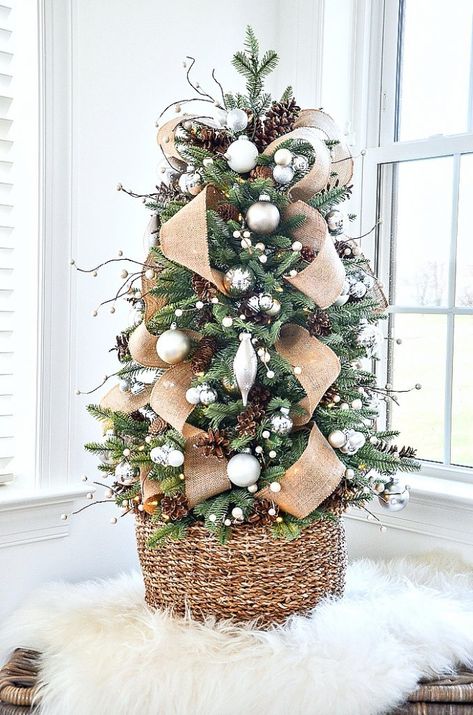 How to decorate a tabletop tree. A step-by-step guide for the prettiest tabletop Christmas tree! #christmas #christmastree #christmasdiy #christmasdecorating #easychristmasdecorating #christmasdecordiy #stonegable #tabletopchristmastree Small Rustic Christmas Tree Ideas, How To Decorate A Small Christmas Tree Ideas, Small Xmas Tree Ideas, Small Christmas Tree Decorating Ideas, Small Xmas Tree Decorating Ideas, Mini Christmas Tree Ideas, Small Christmas Tree Ideas, Christmas Exterior, Scrapbooking Basics