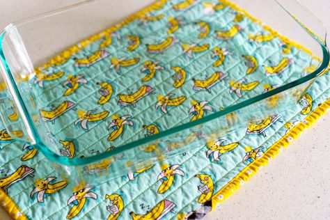 How to Sew Larger Hot Pads for Casserole Dishes — Pin, Cut, Sew Studio Pin Cut Sew, Sewing Placemats, Hot Pads Diy, Casserole Hot Pad, Potholder Tutorial, Sew Studio, Hot Pads Tutorial, First Sewing Projects, Quilted Coasters