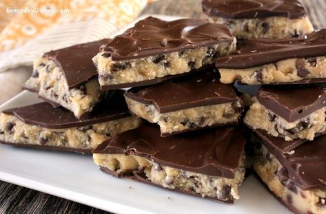 Cookie Dough Bark, Candy Bark Recipes, Bark Recipes, Baked Desserts, Candy Bark, Bark Recipe, Everyday Dishes, Cake Bars, Vegetarian Chocolate