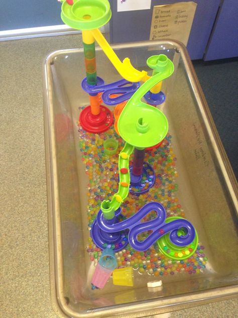 Great way to store marble maze Kindergarten Sensory, Sensory Tubs, Sensory Tub, Nursery Activities, Sand And Water Table, Water Tray, Sensory Boxes, Tuff Tray, Marble Run