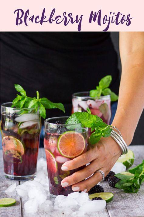 Nothing like a refreshing Blackberry Mojito! Try a Virgin Mojito recipe so you can enjoy as much of it as love! No simple Syrup- 5mins drink! Best Mojito Recipe, Blackberry Mojito, Vodka Mojito, Blackberry Drinks, White Sangria Recipe, Classic Mojito, Mojito Mocktail, Virgin Mojito, Coctails Recipes