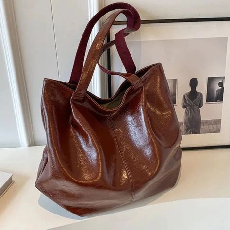 Glossier Tote Bag, Bucket Handbags, Pu Leather Bag, Crossbody Tote Bag, Trending Handbag, Large Shoulder Bags, Mode Inspo, Tote Bag Leather, Crossbody Tote