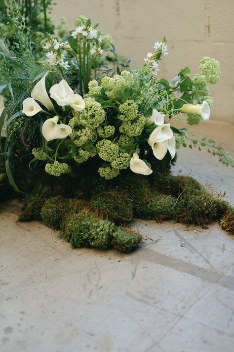 Real Wedding | Grace + Daniel White And Green Hydrangea Bouquet, Fall Hydrangea Wedding, Green And White Flowers Wedding, Moss Flower Arrangements, All White Wedding Florals, Green And White Wedding Florals, Green And White Bouquet Wedding, Green White Wedding Flowers, Green Flower Decoration