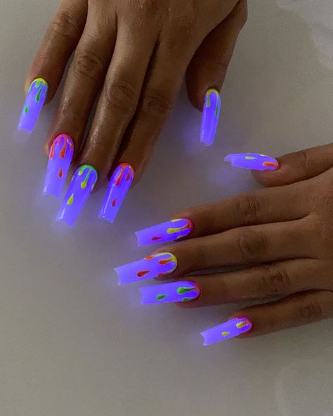 Dark Nails Coffin, Happy October 1st, Glow In The Dark Nails, Dark Nail Designs, Luv Nails, Dark Nail Polish, Heart Nail Designs, Different Nail Shapes, Nail Art Pictures