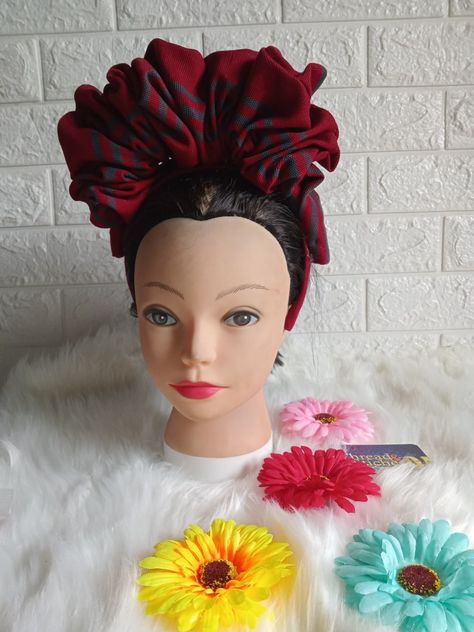 Trending ruffles/scrunchie headband with Aso oke 🥰............our African fabric(Ankara),damask etc won't be a bad idea either 😉 Scrunchie Headband, Sewing Headbands, African Fashion Designers, Aso Oke, Alice Band, Bad Idea, Diy Hair Accessories, Diy Hair, African Fabric