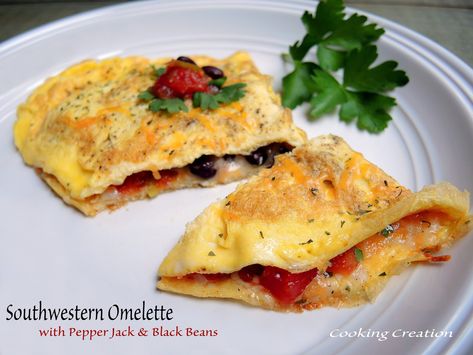 Cooking Creation: Southwestern Omelette with Pepper Jack & Black Beans Filling Breakfast Ideas, Pepper Omelette, Omelet Recipes, Healthy Omelet, Quick Delicious Meals, Omelets Recipe, Brunch Bread, Wakey Wakey, Low Carb Eating