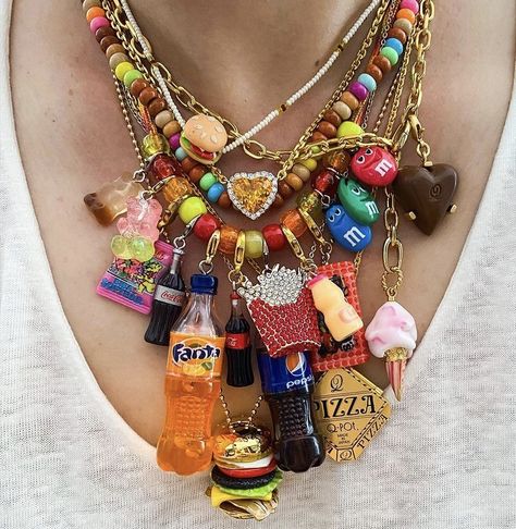 Neck Mess, Kitsch Fashion, Weird Jewelry, Junk Jewelry, Chunky Necklaces, Diy Jewelry Necklace, Doll Jewelry, Dope Jewelry, Chunky Jewelry