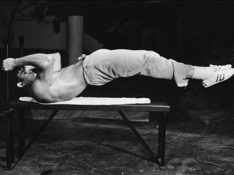 Bruce Lee - Rare photos - Album on Imgur Bruce Lee Abs Workout, Bruce Lee Abs, Bruce Lee Training, Bruce Lee Martial Arts, Bruce Lee Quotes, Bruce Lee Photos, Jeet Kune Do, Brandon Lee, Pencak Silat