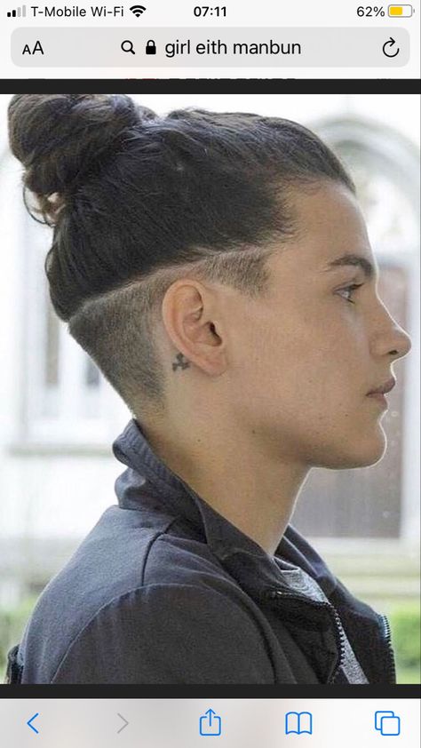 Mens Long Hair Undercut, Undercut Hair Designs, Man Bun Hairstyles, Undercut Long Hair, Shaved Hair Designs, Tomboy Hairstyles, Undercut Women, Top Knot Hairstyles, Shaved Nape