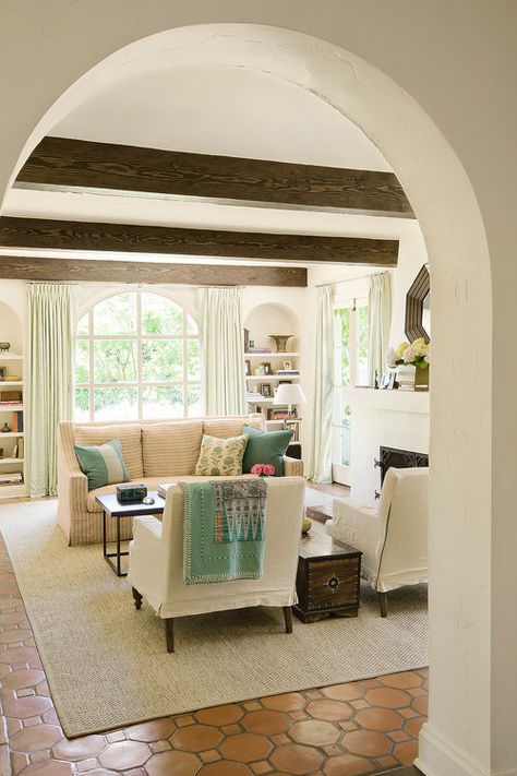 Mediterranean Living Room with Wood Ceiling Beams and Arched Doorway Pretty Living Room, Mediterranean Living Room, Tile Floor Living Room, Mediterranean Living, Terracotta Floor, House Of Turquoise, Design Apartment, A Living Room, My Dream Home