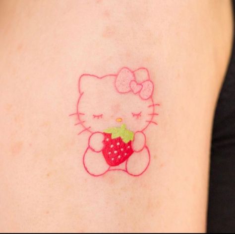 Cute Hello Kitty Tattoo Ideas, Tattoo Ideas Sanrio, Pink Hello Kitty Tattoo, Sanrio Tatoos, Tatuajes Hello Kitty, Tatuajes Hello Kitty Tattoos, Hello Kitty Piercing, Sanrio Tattoo Ideas, Kawaii Tattoo Ideas