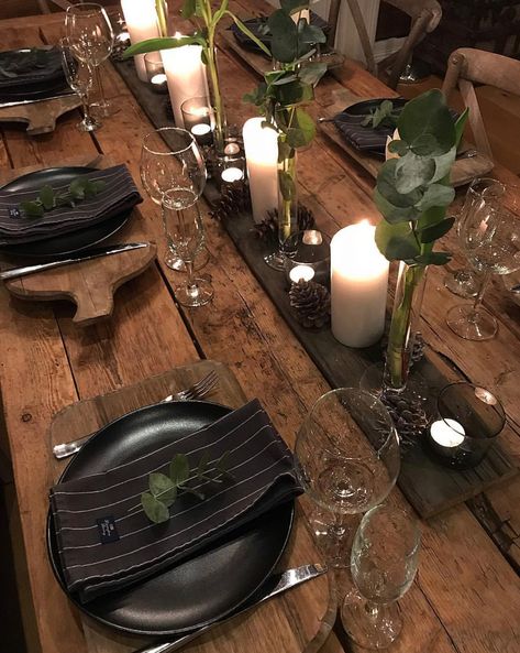 Manly Table Setting, Mens Elegant Birthday Party Ideas, Mens Party Ideas Decoration, Manly Birthday Party Decorations For Men, Masculine Dinner Table Decor, 30th Birthday Dinner Table Decor, Manly Table Centerpieces, Birthday Table Setting Ideas Men, Man Birthday Table Decor