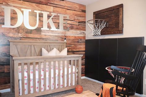 Whether you’re sticking with one sport or going for a full roster, any tiny athlete will appreciate growing up in a bedroom that’s decked out in cute, sporty details. Here are some fun sports nursery ideas to help you knock it out of the park! Basketball Nursery, Vintage Sports Nursery, Sports Nursery Theme, Basketball Bedroom, Basketball Scoreboard, Sports Nursery, Basketball Vintage, Nursery Trends, Farmhouse Nursery