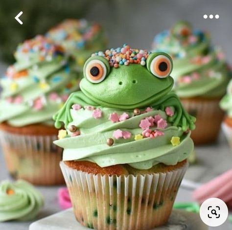 Frog Cupcakes, Cupcake Decorating Tips, Frog Theme, Cupcake Cake Designs, Crazy Cakes, Cute Birthday Cakes, Cupcake Decorating, Yummy Cupcakes, Cupcake Cake