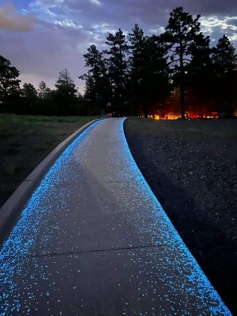 Saudi Founding Day, Garden Path Lighting, Industrial Hall, Bar Industrial, Rooftop Patio Design, New Egypt, Water Feature Wall, Driveway Design, Home Lighting Design