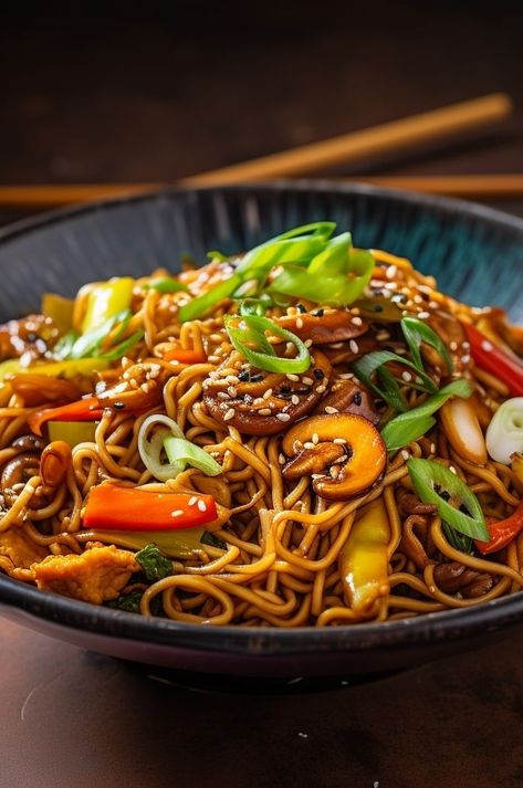 A delicious and flavorful vegetarian version of the popular Japanese dish – Yakisoba. Veg Onigiri, Yakisoba Aesthetic, Vegetarian Yakisoba, Japanese Food Vegetarian, Yakisoba Noodles Recipe, Yakisoba Recipe, Business Competition, Booming Business, Asian Stir Fry