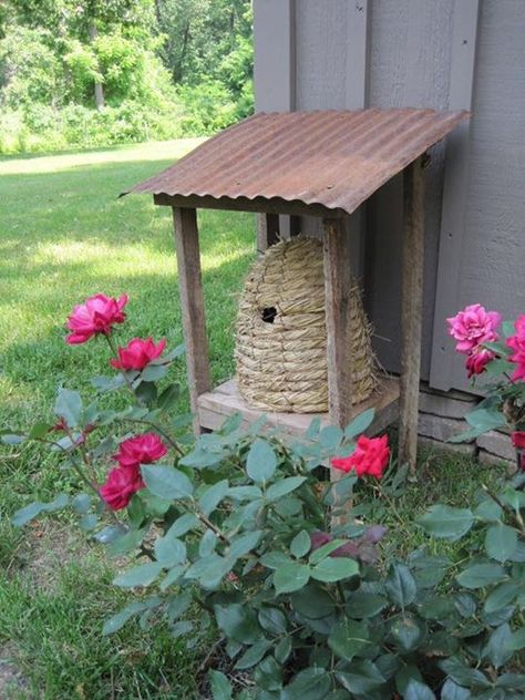 Bee skep Bee Skep House, Bee Garden Design, Bee Friendly Garden, Bee Skep, Flowers And Greenery, Birds And The Bees, Vintage Bee, Bee Garden, Bee Friendly