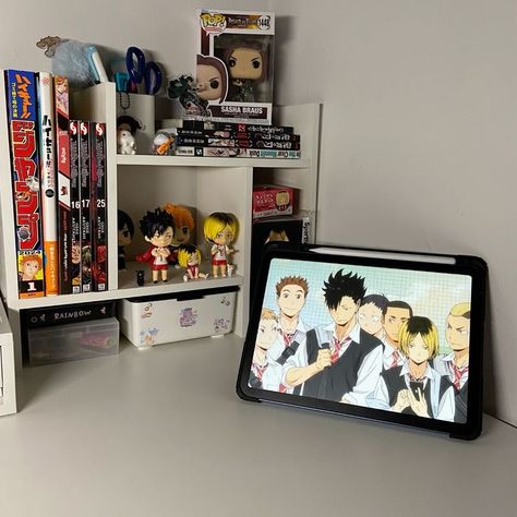 Anime Shelves, Leo Core, Manga Shelving, Anime Bedroom Ideas, Preppy Bedroom, Aesthetic Objects, Otaku Room, Desk Inspo, Gaming Office