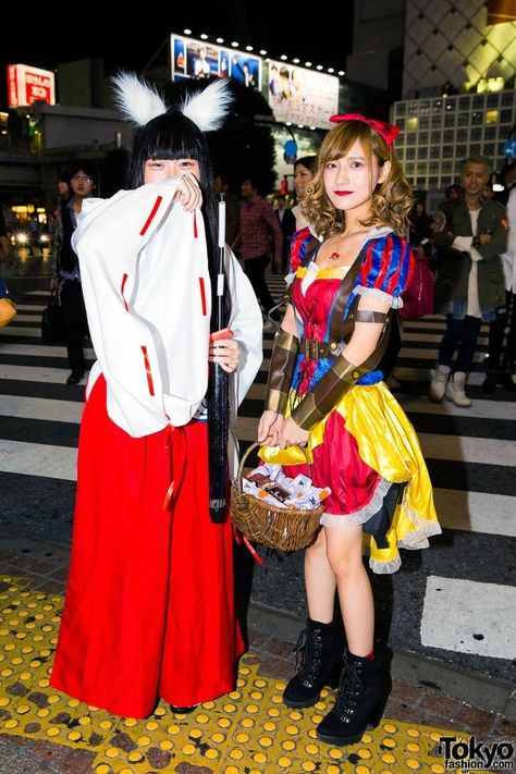 Halloween Costume Pictures, Pictures Of Halloween, Japan Costume, Halloween Japan, Halloween Costumes Pictures, Amazing Costumes, Harajuku Street Style, Couples Fashion, Halloween Eve