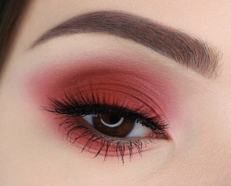 Red Easy Makeup Looks, Red Makeup Looks Eye Shadow, Red Halo Eye Makeup, Red Eyeshadow For Brown Eyes, Red And Black Eye Makeup Simple, Red And Gold Eyeshadow Looks, Simple Red Eye Makeup, Gryffindor Makeup, Red Eye Makeup Looks