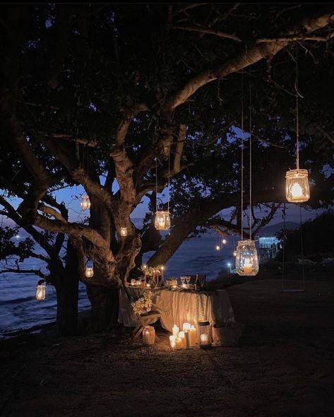 Candle Lit Picnic, Outdoor Tree Lights, Outdoor Dinner Date, Wedding Proposal Ideas Engagement, Beach Picnic Party, Outdoor Tree Lighting, Proposal Pictures, Dream Dates, Backyard Reception