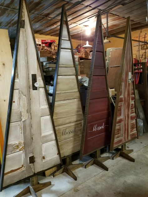 Christmas trees made from old doors by Ronny Ouellette & Candace Jones Trees Made From Old Doors, Door Tree, Country Christmas Decorations, Christmas Wood Crafts, Wooden Christmas Trees, Old Door, Christmas Porch, Old Doors, Primitive Christmas