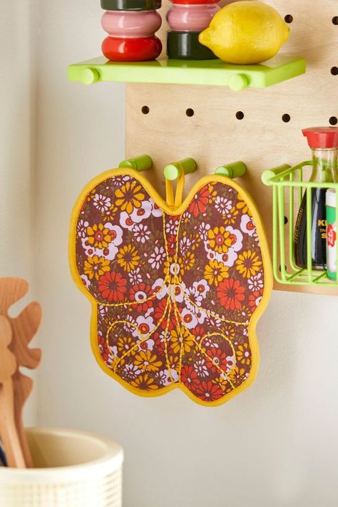 Urban Outfitters Kitchen, Small Kitchen Accessories, Butterfly Kitchen, Flower Kitchen, 70s Kitchen, Cookie Storage, Wishlist 2022, Bachelorette Pad, Uo Home