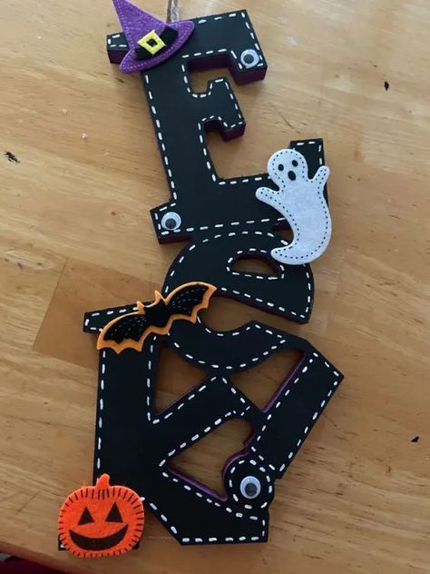 Eek Sign From Dollar Tree Ideas, Dollar Store Eek Sign, Dollar Tree Boo And Eek Signs, Dollar Tree Eek Sign Diy, Dollar Tree Eek Sign Ideas, Eek Sign From Dollar Tree, Eek Sign, Easy Halloween Crafts For Kids, Halloween Crafts For Kids To Make