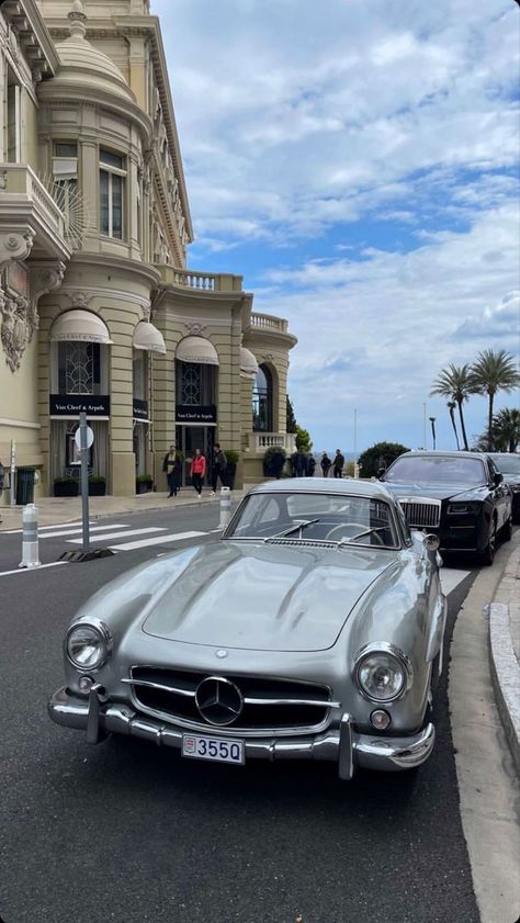 Mercedes Wallpaper, Old Mercedes, Cars Mercedes, Beach Instagram Pictures, Old Vintage Cars, Cute Fall Wallpaper, Mercedes Sl, Classic Mercedes, Mercedes Car