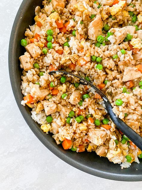 Healthy Chicken Fried Rice, Macro Foods, Sweet Potato Snacks, Healthy Fried Rice, Healthy Rice Recipes, High Protein Meal Plan, Protein Meal Plan, Macro Recipes, Chicken Fried Rice Recipe