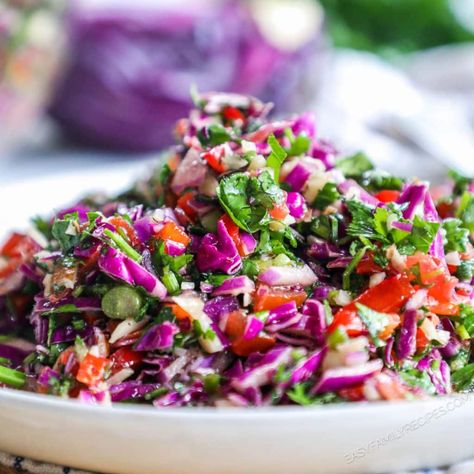 This is the BEST chopped salad. The ingredients are so fresh and light and the dressing is tangy and flavorful. This salad is hearty enough that it can be made in advance or used for meal prep. It is the perfect meal sized salad for lunch, or side salad to serve with dinner. Packed with red cabbage, cilantro, parsley, red pepper, tomato, green onion, and crunchy almonds. It can be a hearty meatless meal or a great side salad to accompany steak, chicken, burgers, and more. Best Chopped Salad, Pomegranate Dressing, Cilantro Parsley, Salad With Pomegranate, Salad For Lunch, Spring Recipe, Fast Recipes, Easy Salad, Cabbage Salad