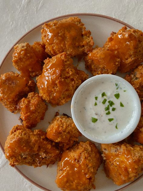 These Buffalo Cauliflower Wings are Light, Crispy, Full of Flavor and Spice, and so Delicious! This Cauliflower Wing Recipe is Gluten-Free, Vegan, and Paleo Friendly! #cauliflowerwings #veganwings #veganwingrecipes Cauliflower Wings Baked, Easy Buffalo Cauliflower, Vegan Wings, Buffalo Cauliflower Wings, Vegan Buffalo Cauliflower, Cauliflower Buffalo Wings, Wing Recipe, Cauliflower Wings, Gluten Free Appetizers