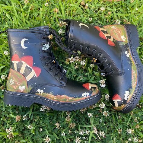 Mushroom painted boots vegan leather Mushroom Boots, Hand Painted Boots, Painted Boots, Boots Diy, Mushroom Paint, Painted Clothing, Hand Painted Clothing, Mixed Media Artists, Crafty Things