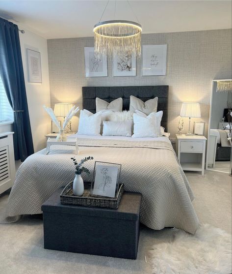 Grey Bedroom Decor Accent Wall, Charcoal Grey Headboard Bedroom Ideas, Small Gray Bedroom Ideas, Charcoal Grey Bedroom Ideas, Dark Grey Headboard Bedroom, Grey Wall Bedroom, Dark Grey Headboard Bedroom Ideas, Grey Walls Bedroom, Grey Headboard Bedroom Ideas