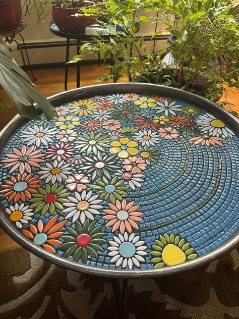 Circle Mosaic Patterns, Mosaic Placemats, Outdoor Mosaic Ideas, Free Mosaic Patterns Templates Design, Diy Mosaic Table Top, Mosaic Ideas Beginner, Garden Mosaic Projects, Mosaic Bird Bath, Garden Mosaics