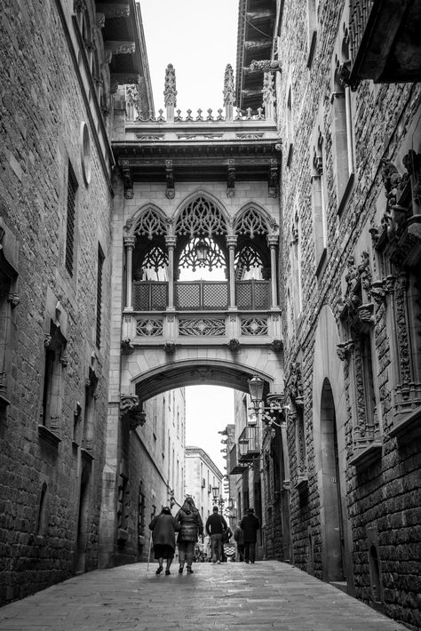 Barcelona Black And White, Black And White Building, Room Pics, Dec 1st, Fotos Ideas, Barcelona City, Baby Pants, Brooklyn Bridge, Black And White Photography